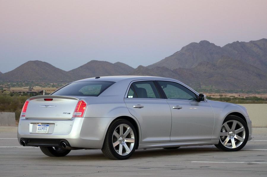  Chrysler 300C SRT8 2012 года  (фото 30 из 100)